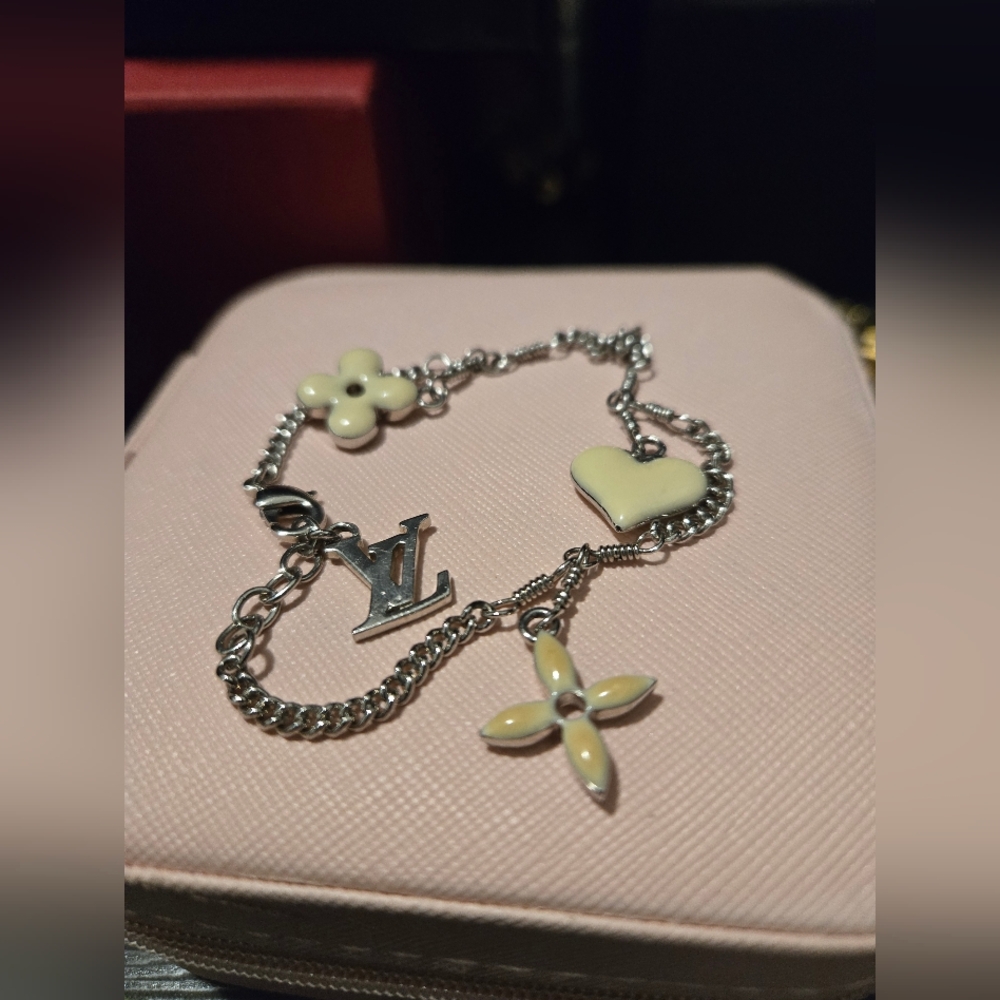 Louis Vuitton Bracelet [With Silver and Cream Charms] - Picture 4 of 6